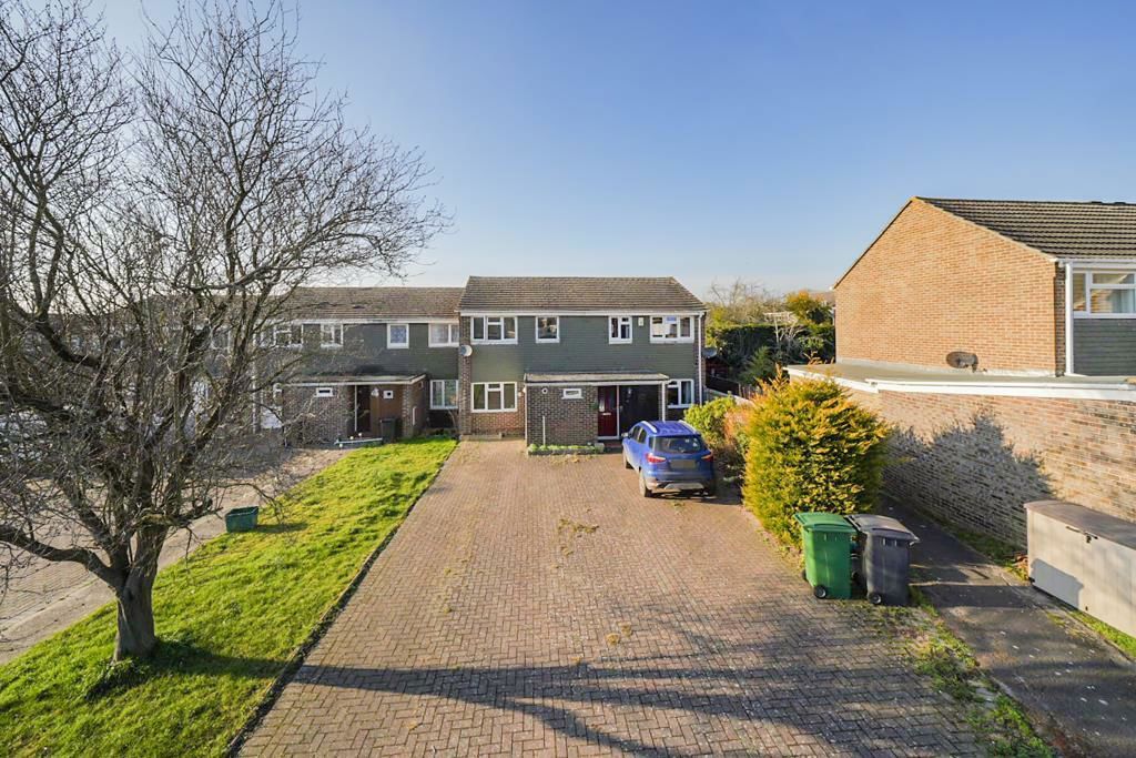 3 bed terraced house for sale in Eliot Close, Thatcham RG18, £270,000