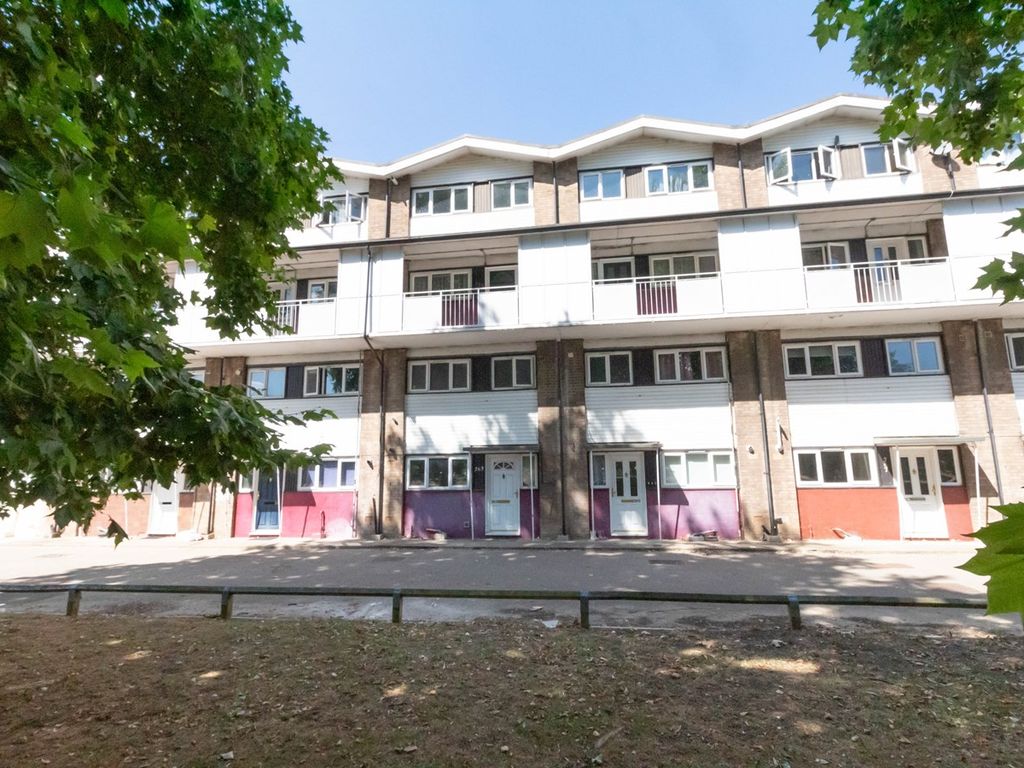 2 bed to rent in Western Way, Letchworth Garden City SG6