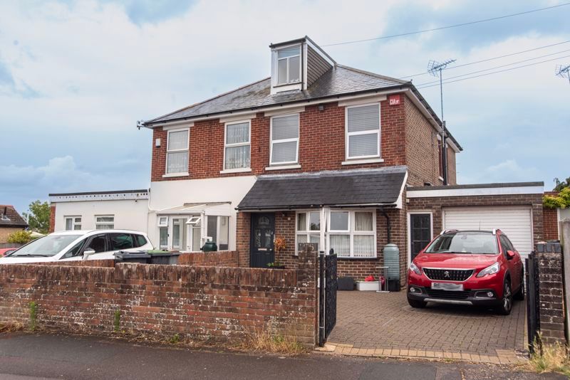 3 bed semidetached house for sale in Park Avenue, Purbrook