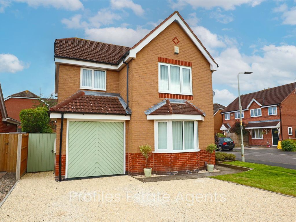 4 bed detached house for sale in Gainsborough Avenue, Hinckley LE10