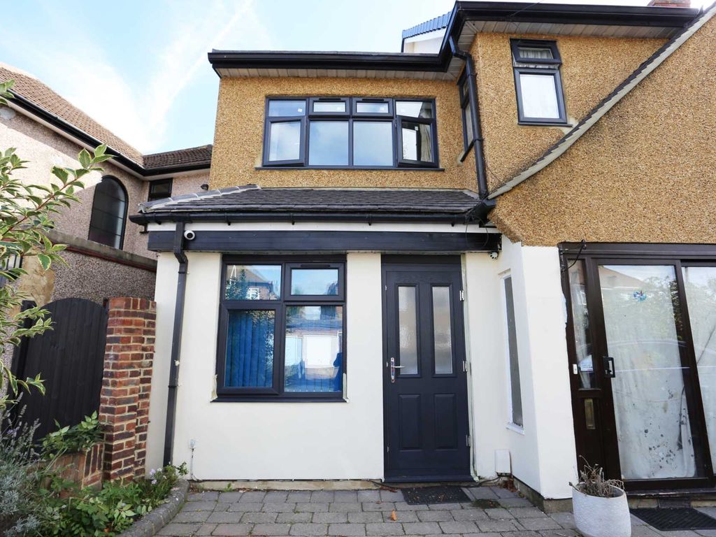 1 bed property to rent in Severn Drive, Upminster RM14, £1,000 pcm Zoopla