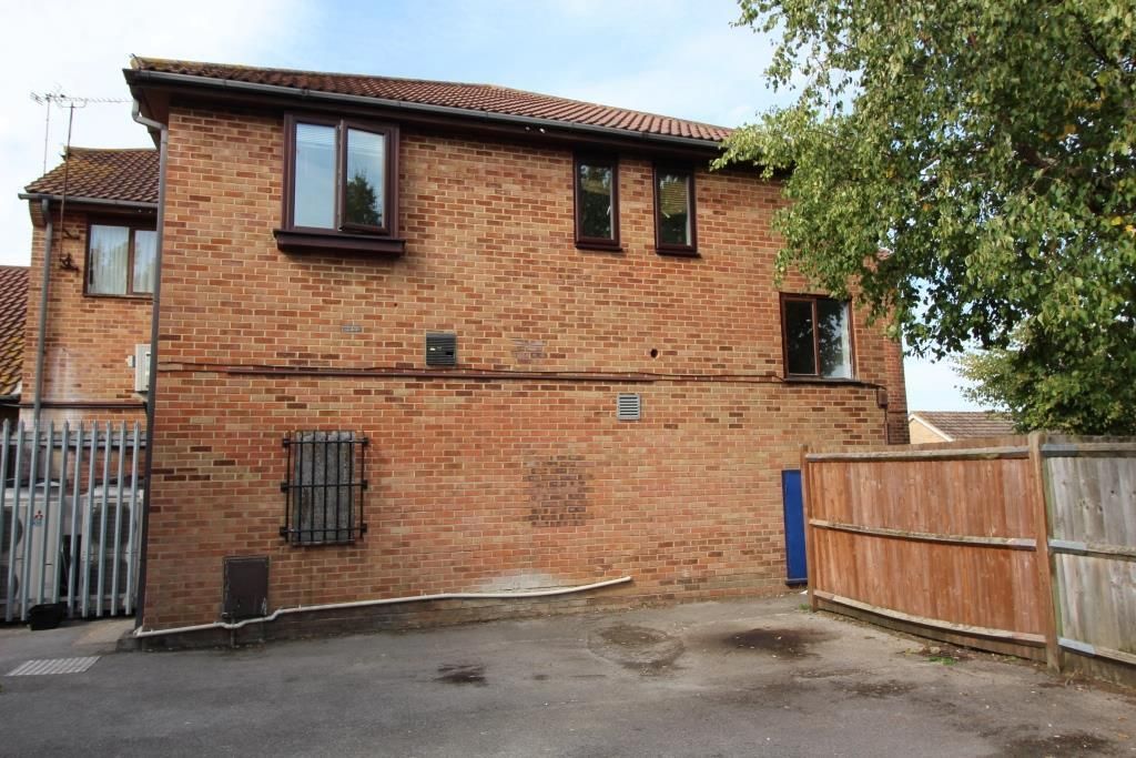 1 bed flat to rent in Knowsley Road, Tilehurst, Reading RG31, £1,050