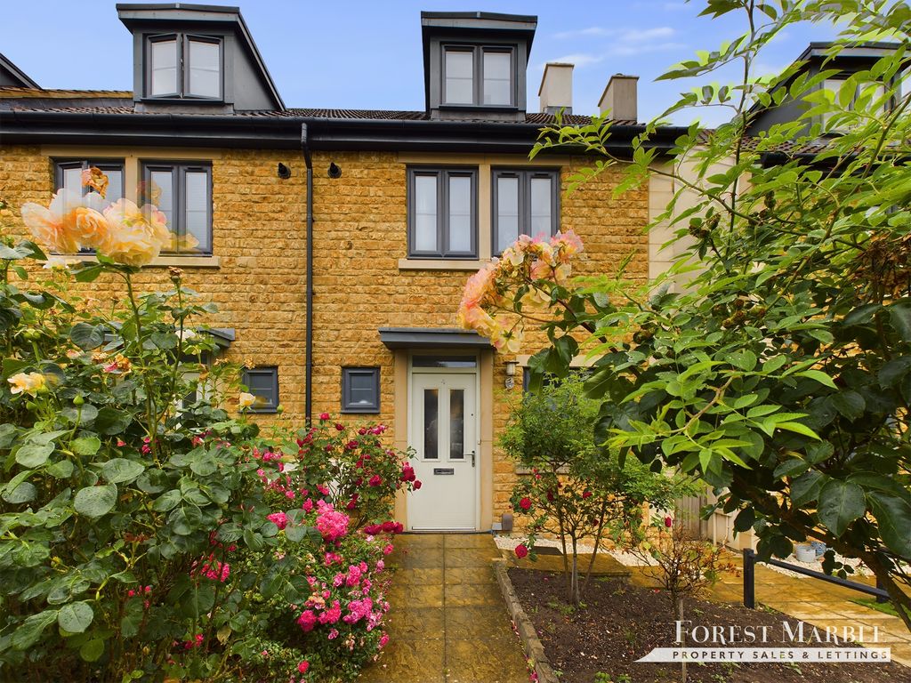 3 bed end terrace house for sale in Stoodley Terrace, Oakfield Road