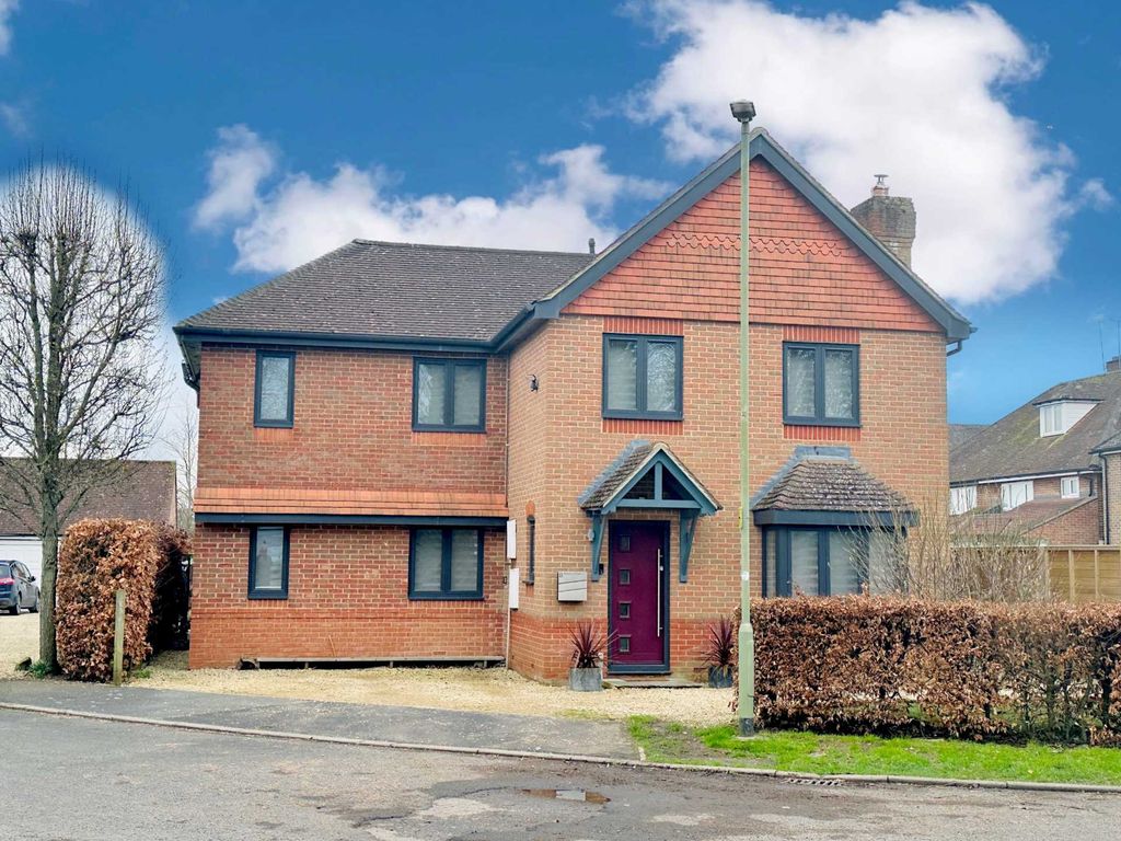 5 bed detached house for sale in Weedon Close, Cholsey OX10, £850,000