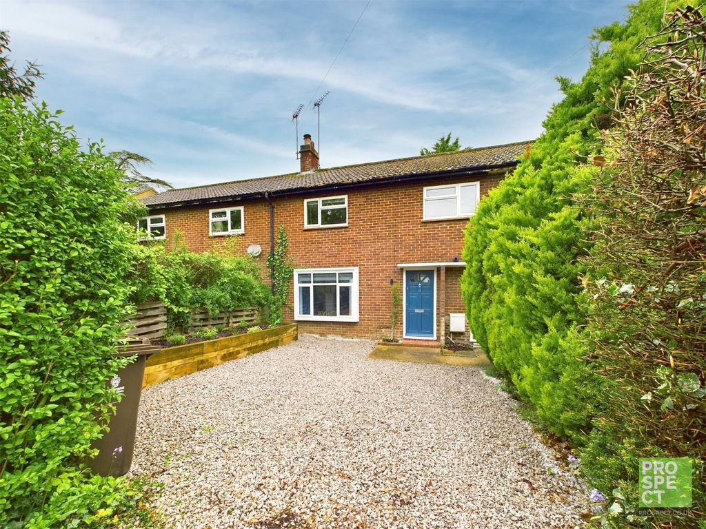 3 bed terraced house for sale in Norreys Avenue, Wokingham, Berkshire
