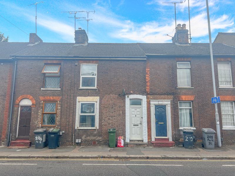 3 bed terraced house for sale in Park Street, Luton LU1 Zoopla