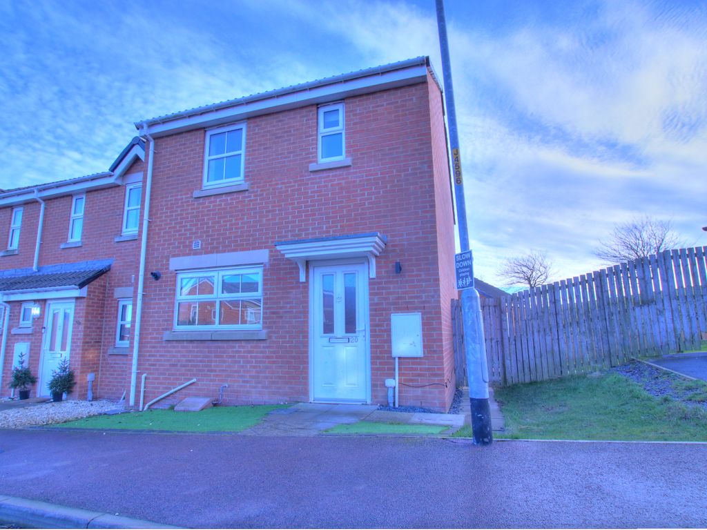 3 bed semidetached house to rent in Dobson Close, Victoria Gardens