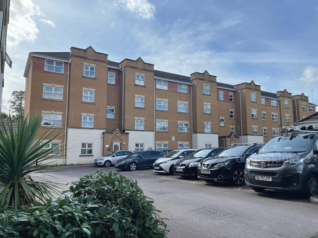 1 bed flat to rent in Pickfords Gardens, Slough SL1, £1,100 pcm Zoopla