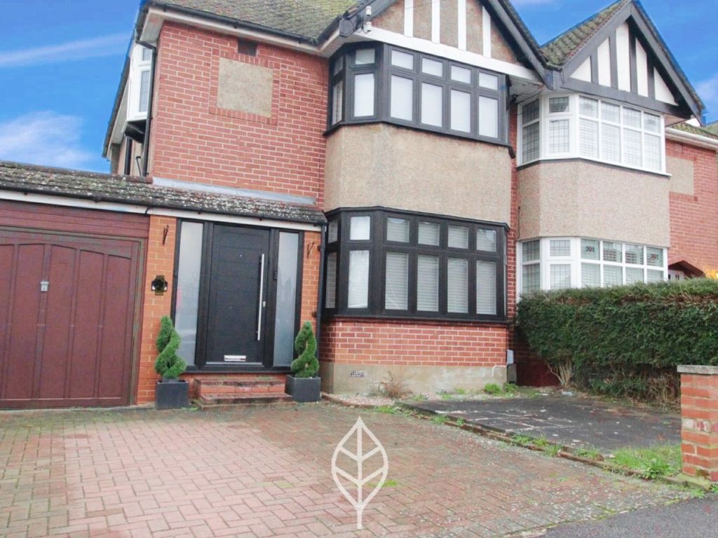 3 bed property to rent in Marston Gardens, Luton LU2, £1,800 pcm Zoopla