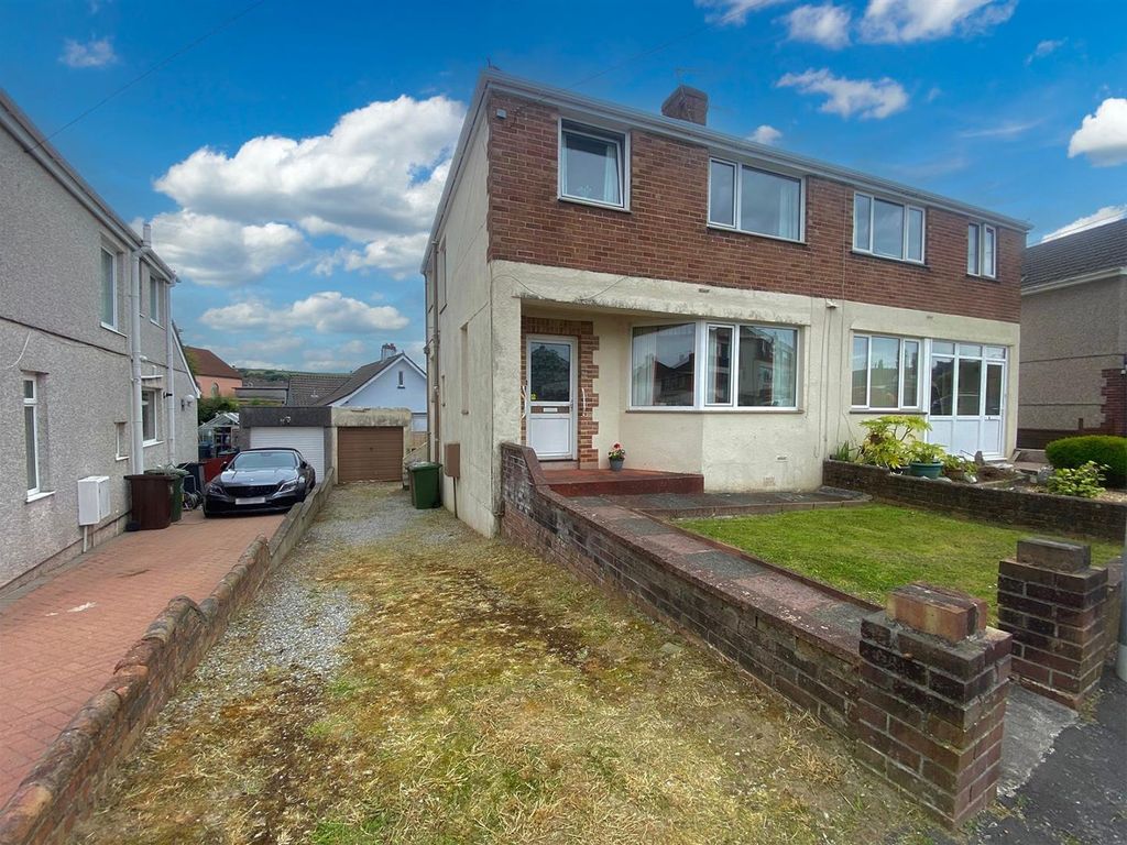 3 bed semidetached house for sale in Lynwood Avenue, Plympton