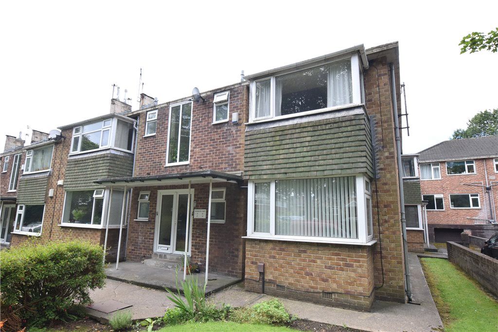 2 bed flat to rent in Whinbrook Court, King Lane, Moortown, Leeds LS17