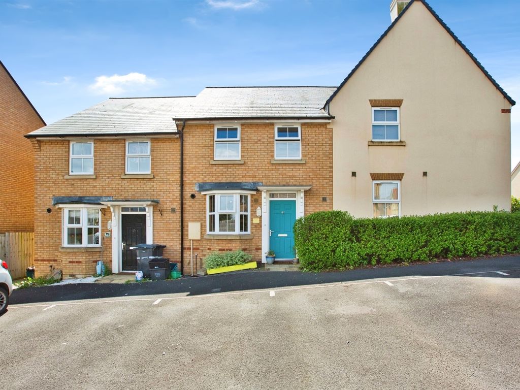 3 bed terraced house for sale in Gilbert Road, Yeovil BA21, £240,000