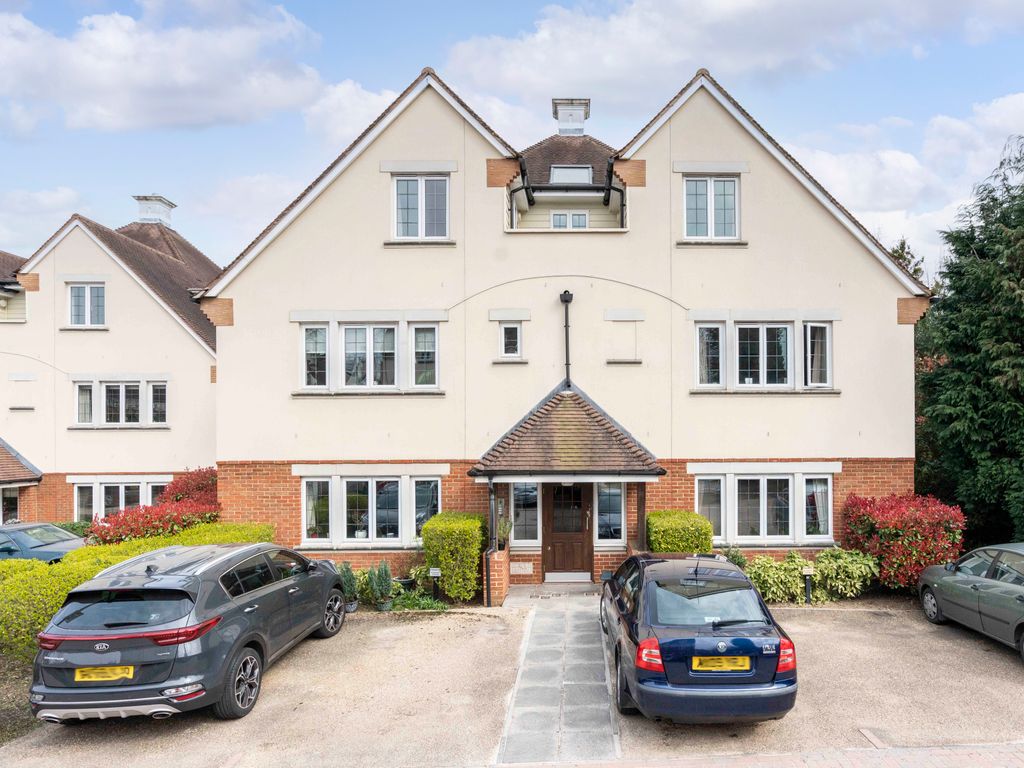 2 bed flat for sale in Hill View, Dorking RH4 Zoopla