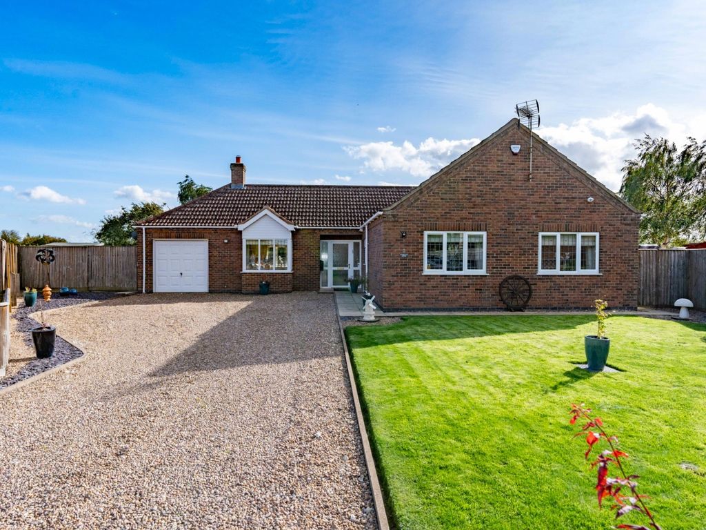 3 bed bungalow for sale in Woodland Close, Old Leake, Boston