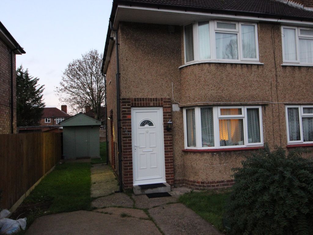 2 bed for sale in Berwick Avenue, Hayes UB4, £235,000 Zoopla