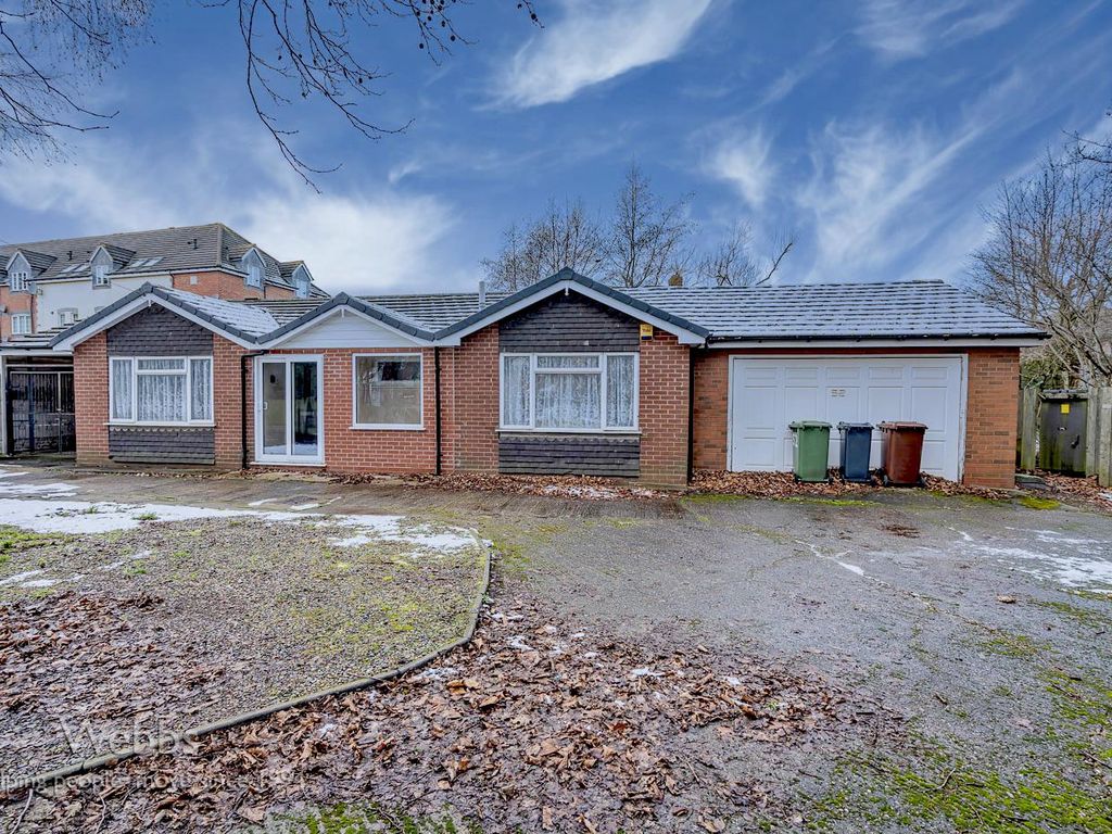 3 bed detached bungalow for sale in Lichfield Road, Shelfield, Walsall