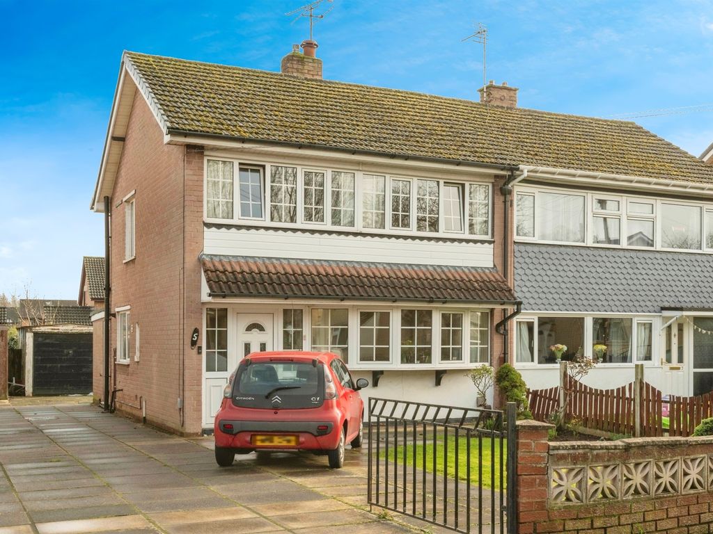 3 bed semidetached house for sale in Wroxham Way, Cusworth, Doncaster