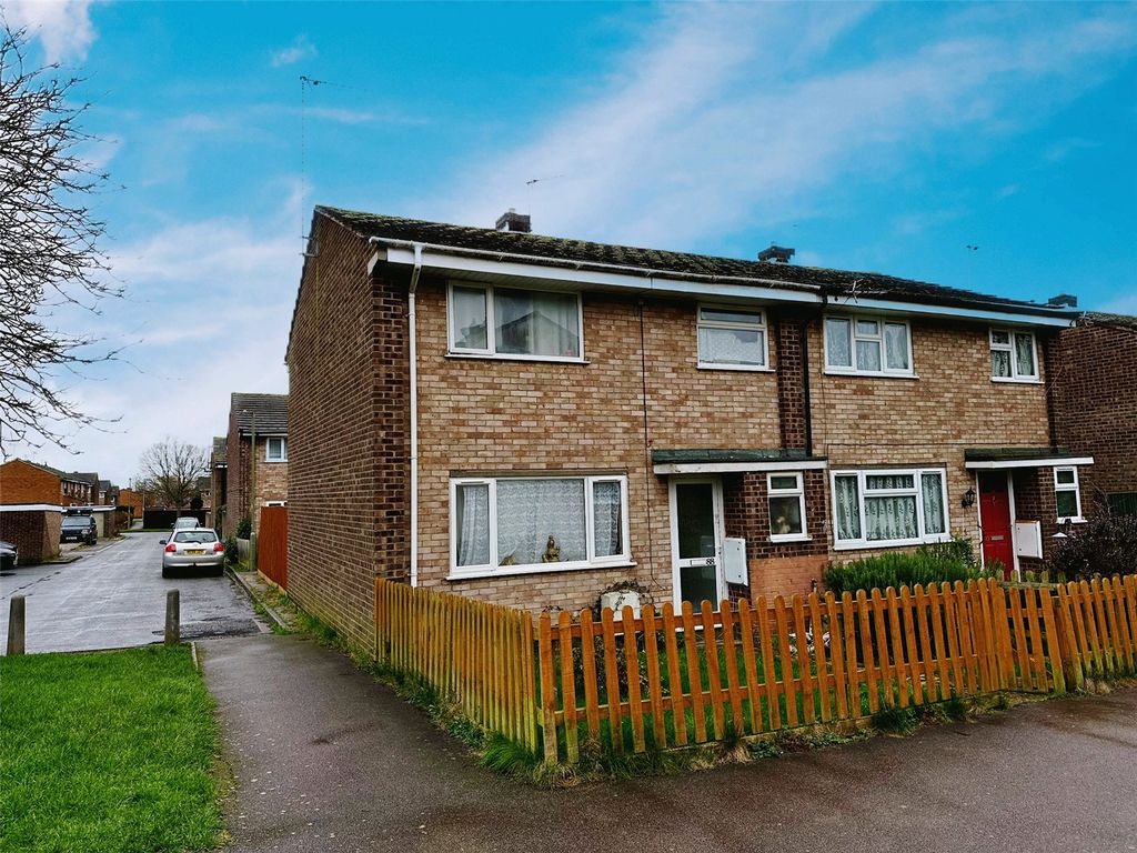 3 bed semidetached house for sale in Danesmoor, Banbury, Oxfordshire