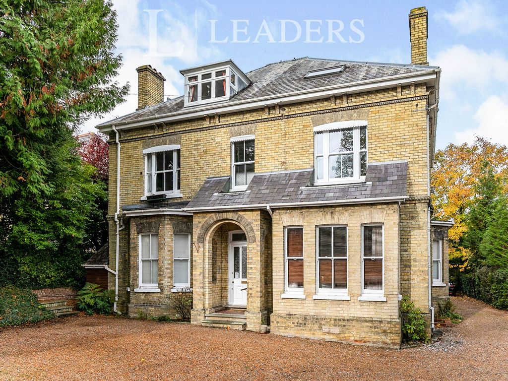 2 bed flat to rent in Blackborough Road, Reigate RH2, £1,300 pcm Zoopla