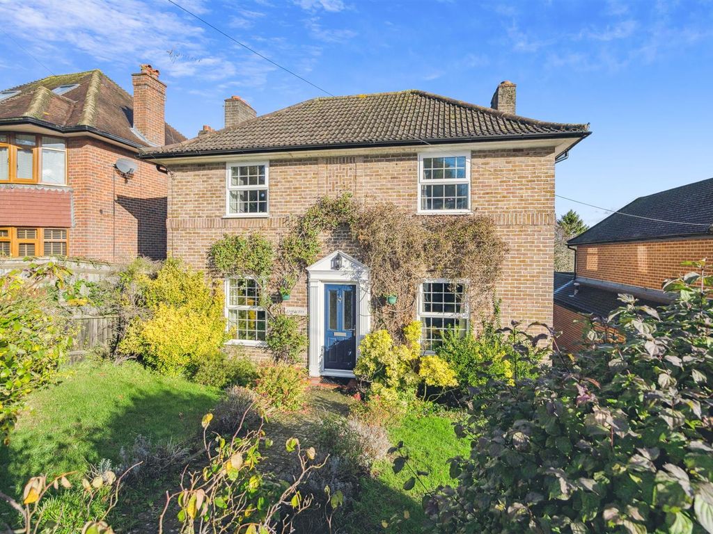 4 bed detached house for sale in Colville Road, High HP11 Zoopla