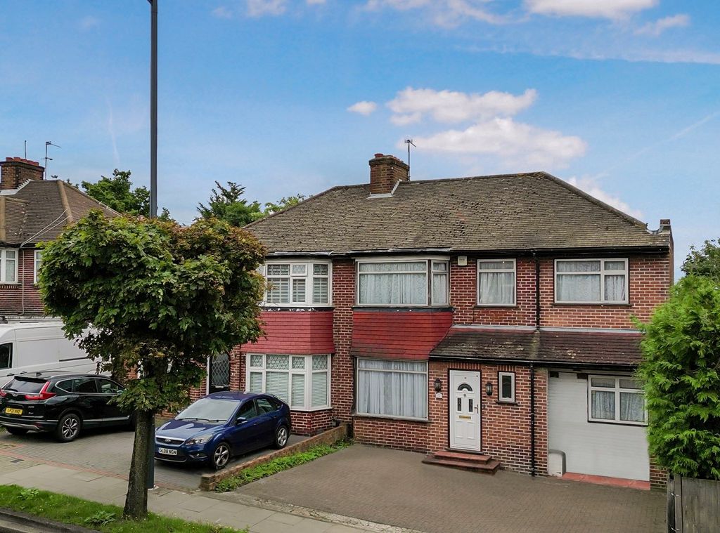 4 bed semidetached house for sale in Weston Drive, Stanmore HA7, £