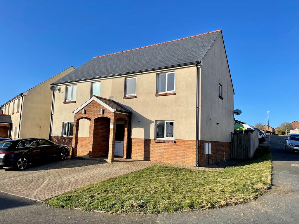 3 bed semidetached house for sale in Conway Drive, Steynton, Milford