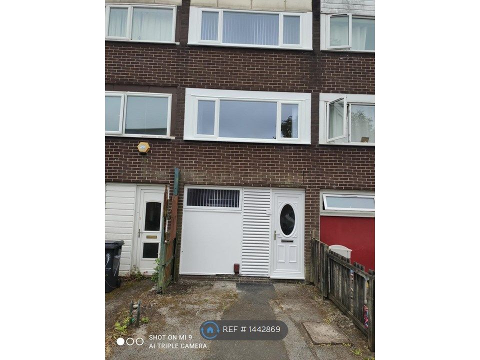 4 bed terraced house to rent in Handforth Lane, Halton Lodge, Runcorn