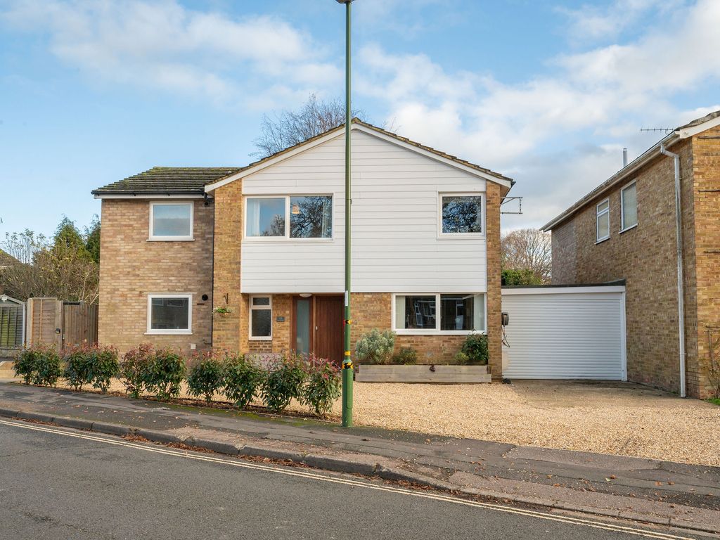 5 bed linkdetached house for sale in Stirling Way, Horsham, West Sussex RH13, £750,000 Zoopla