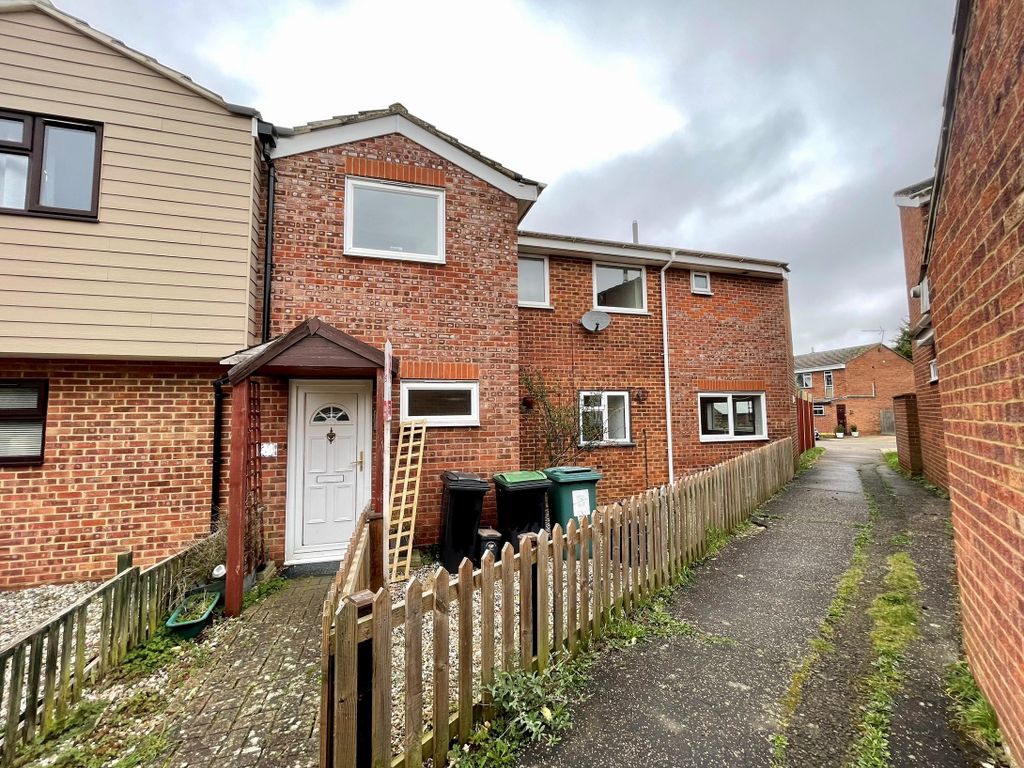 4 bed property to rent in Ross Close, Saffron Walden CB11 Zoopla