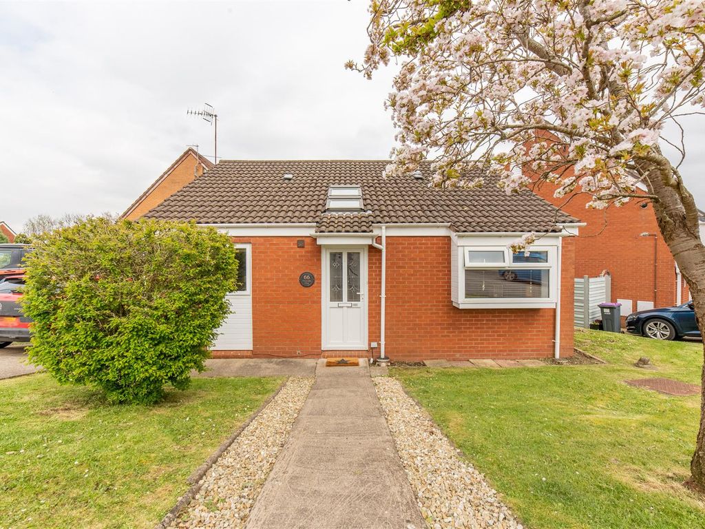 3 bed detached bungalow for sale in Five Locks Close, Pontnewydd