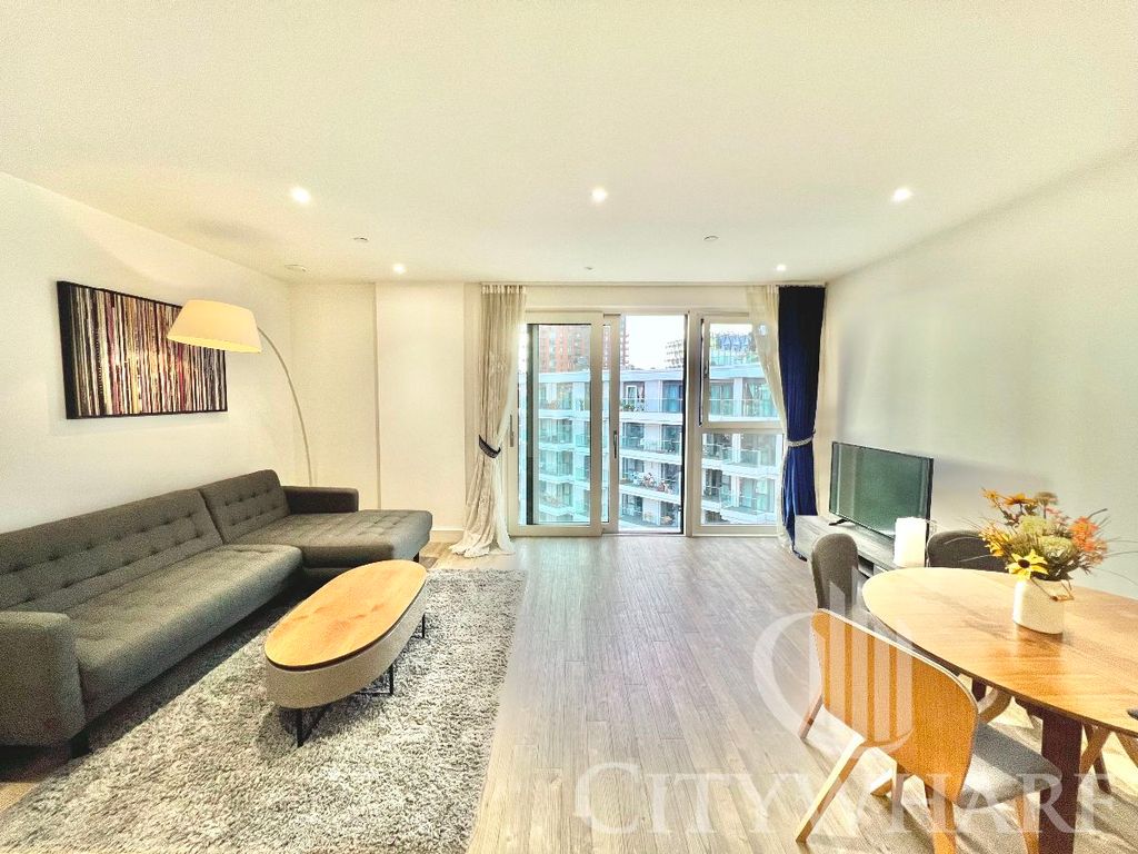 2 bed flat to rent in Collet House, 50, Wandsworth Road, London SW8, £