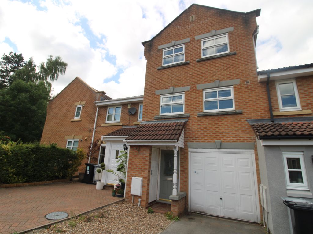 3 bed town house for sale in Bramhall Way, Macclesfield SK10 Zoopla