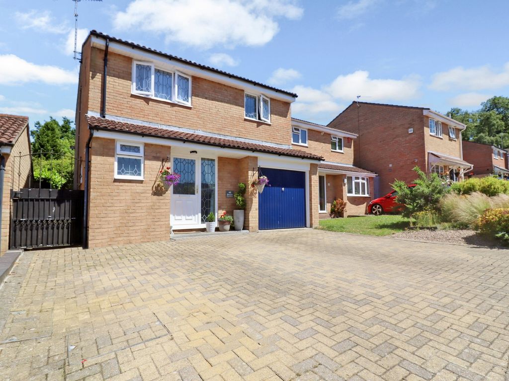 4 bed detached house for sale in Osborne Gardens, Fair Oak, Eastleigh