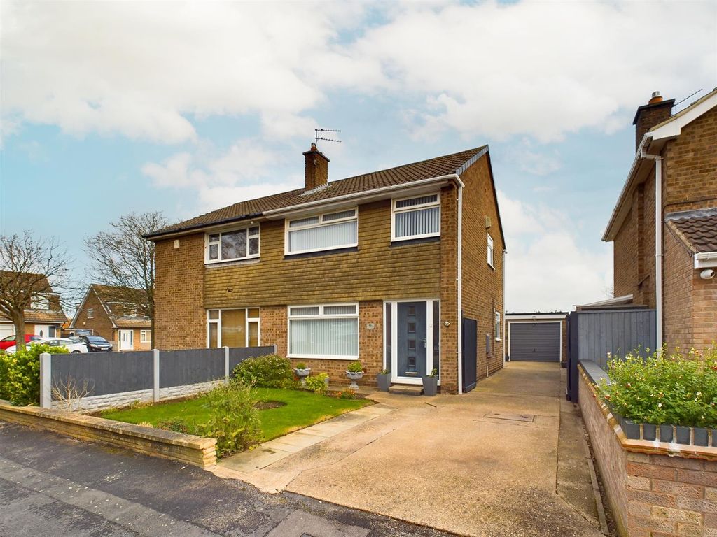 3 bed semidetached house for sale in Shorwell Road, Bakersfield