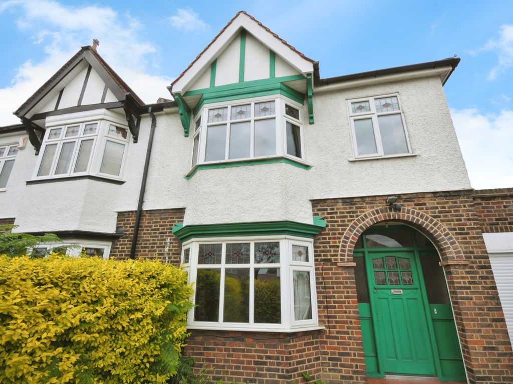 3 bed semidetached house for sale in Crantock Road, London SE6, £