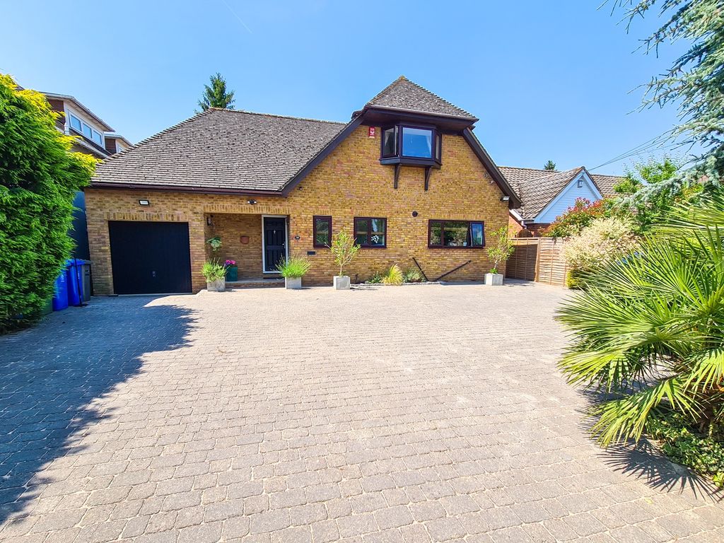 5 bed detached house for sale in Friary Road, Wraysbury, Staines TW19