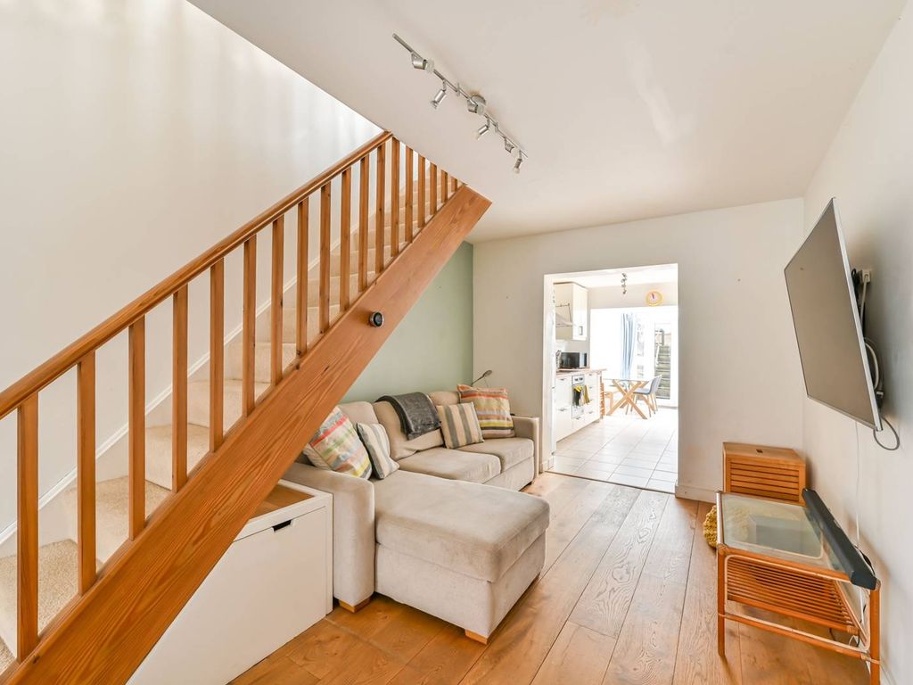 2 bed property to rent in Lowden Road, Herne Hill, London SE24, £3,000