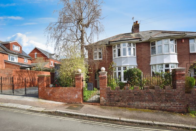 3 bed semidetached house for sale in Elmside Close, Exeter EX4, £