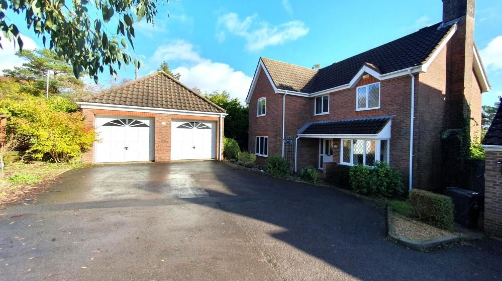 4 bed detached house for sale in Cowslip Road, Broadstone, Dorset BH18
