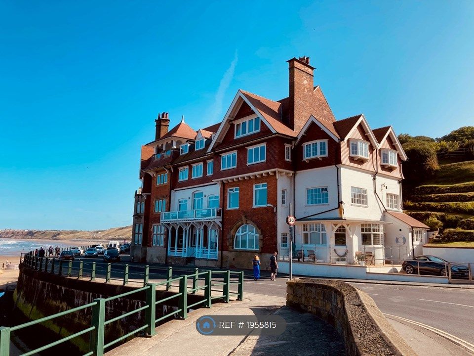 2 bed flat to rent in The Parade, Sandsend, Whitby YO21, £2,000 pcm