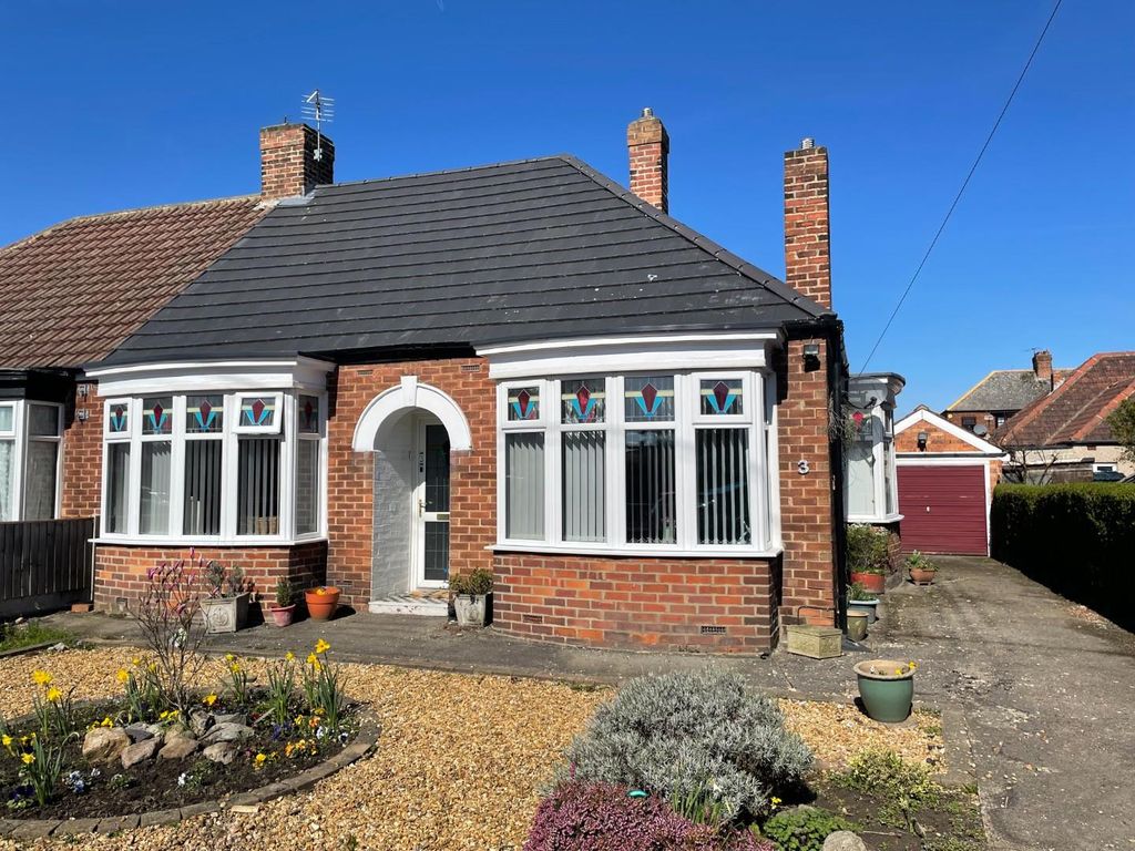 2 bed semidetached bungalow for sale in Trent Avenue, Thornaby