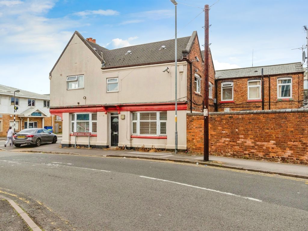 9 bed detached house for sale in Pinfold Street, Darlaston, Wednesbury