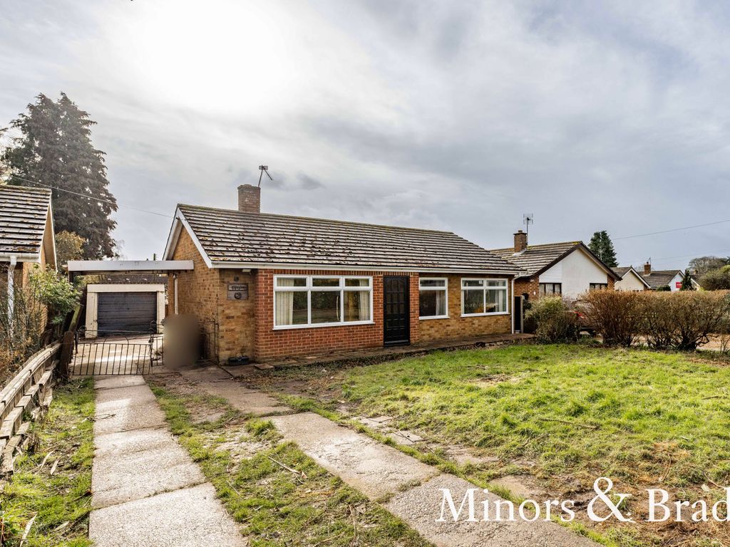 3 bed detached bungalow for sale in Silver End, Reepham, Norwich NR10