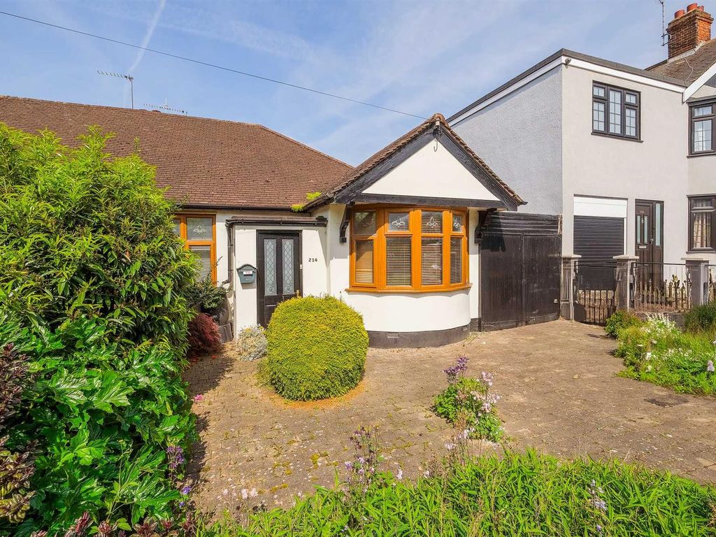 3 bed semidetached bungalow for sale in Hall Lane, London E4, £525,000