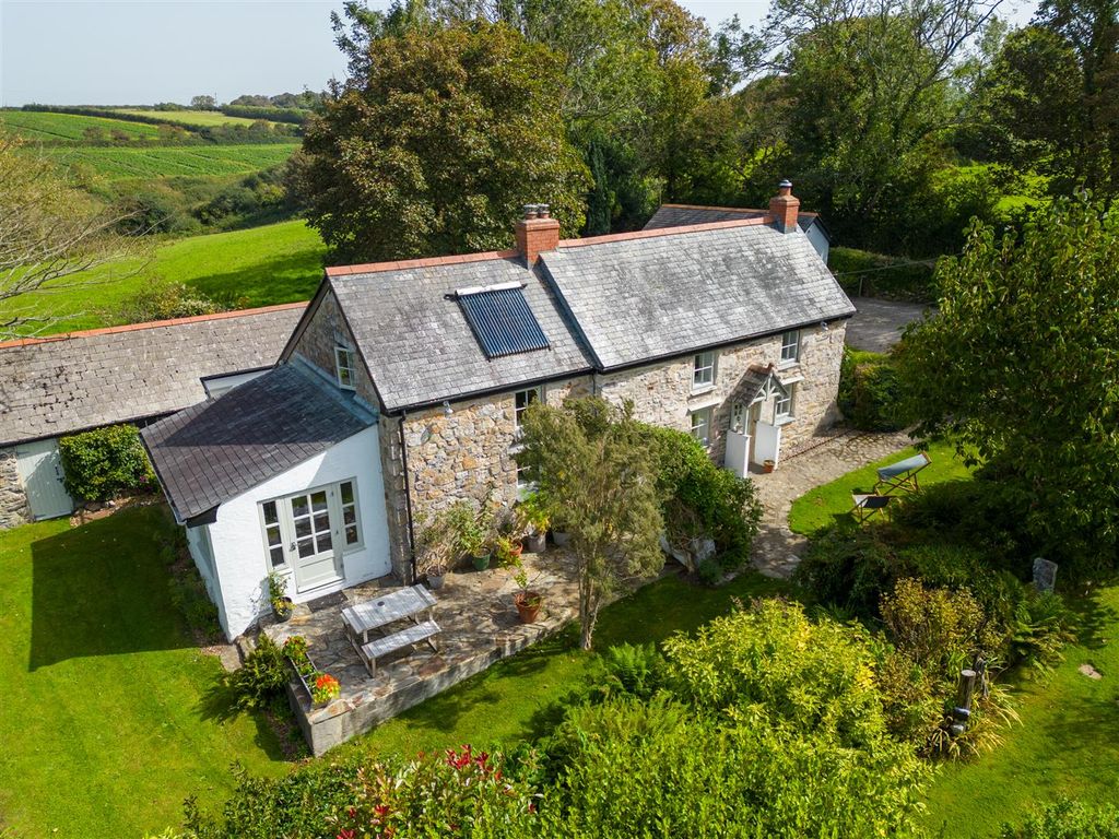4 bed detached house for sale in Trenwheal, Leedstown, Hayle TR27, £