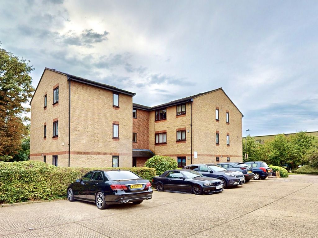 2 bed flat for sale in Chartwell Close, Greenford UB6, £265,000 Zoopla