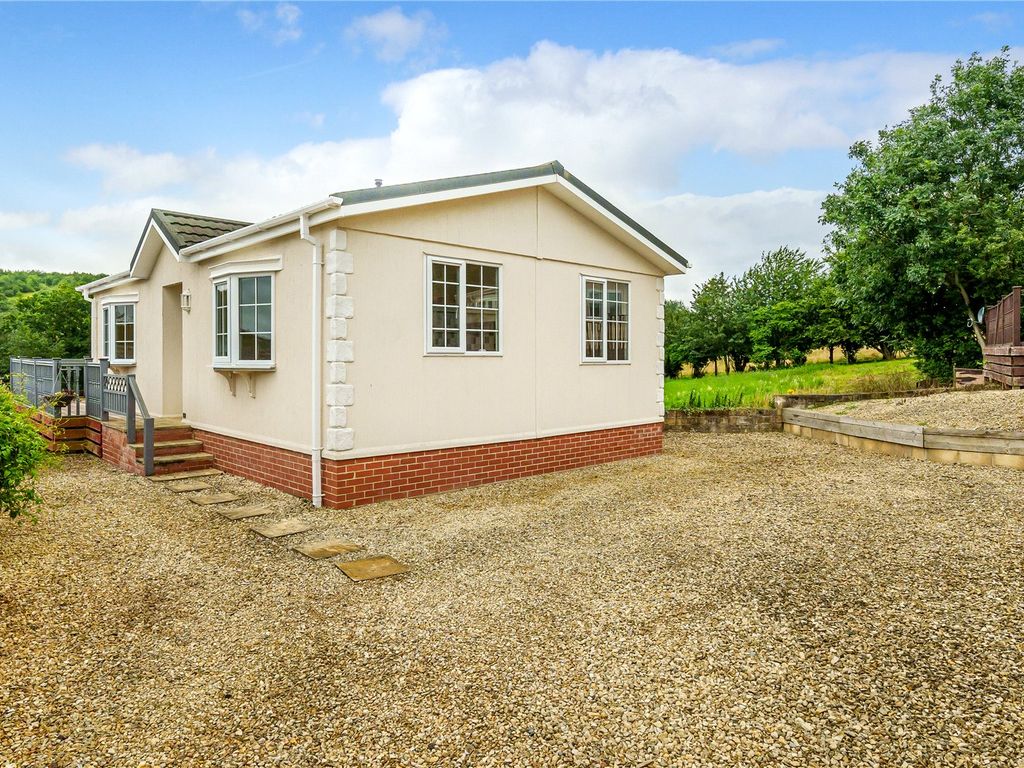 2 bed mobile/park home for sale in Brook Meadow, Wroughton, Swindon SN4