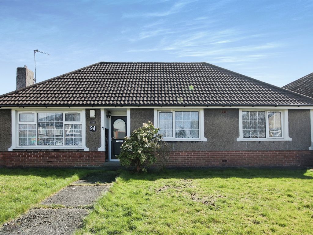 3 bed detached bungalow for sale in Fair View, Cefn Fforest, Blackwood
