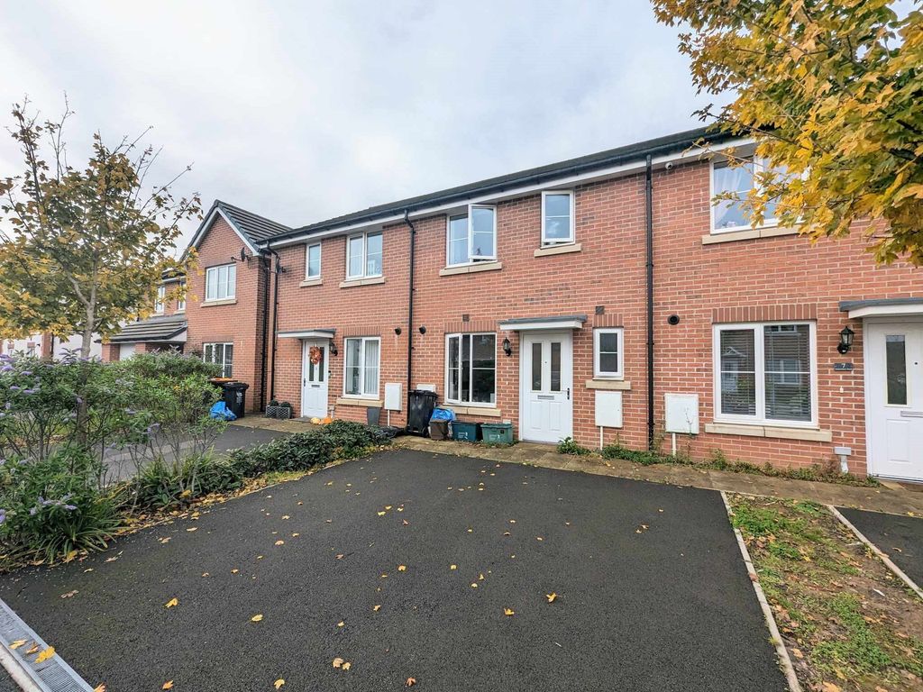 3 bed terraced house to rent in Dehavilland Road, Jubilee Park