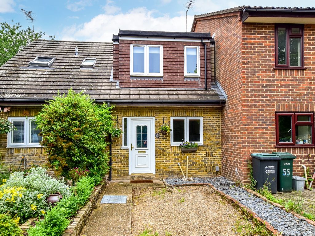 2 bed terraced house for sale in Clarkfield, Mill End, Rickmansworth
